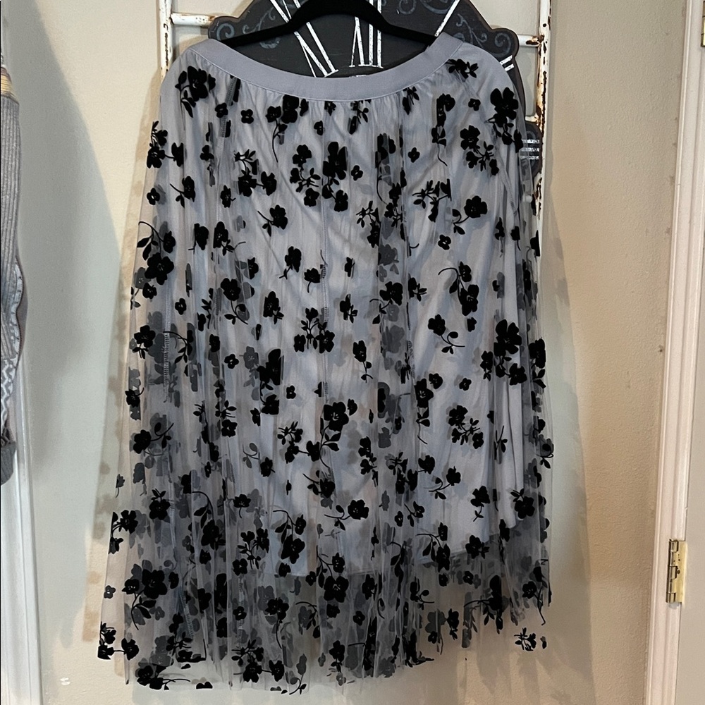 Elegant Black Floral Skirt NWOT